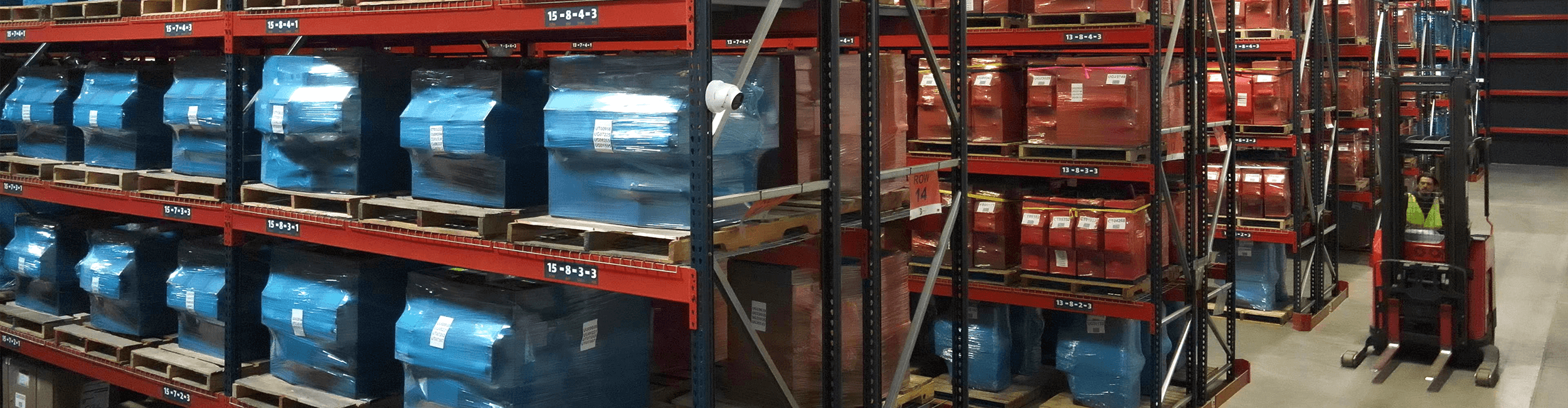 Bibbeo employees at work in our warehouse